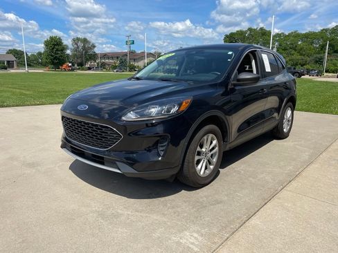 Certified 2022 Ford Escape SE AWD/4WD image 2