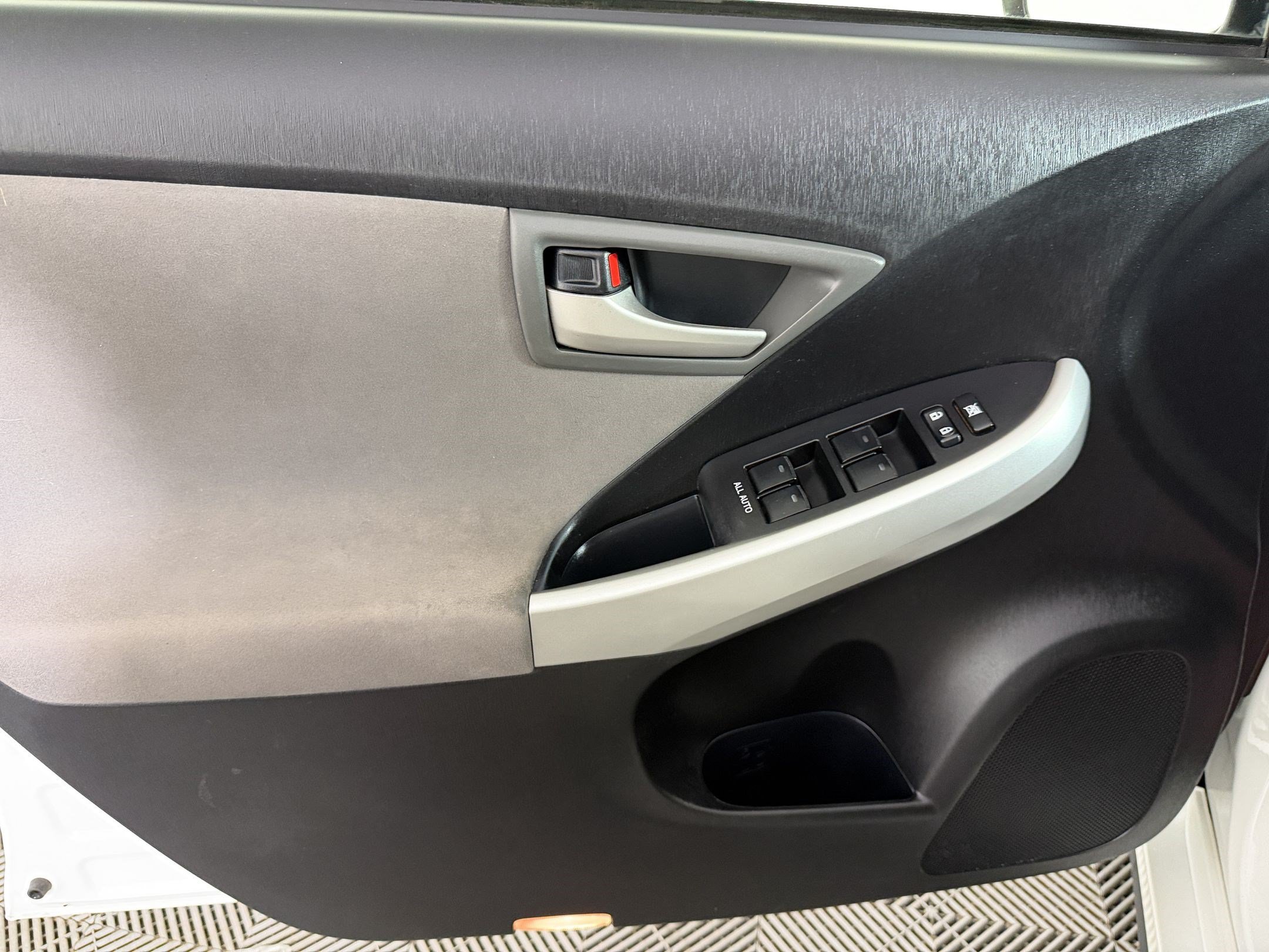 Used 2015 Toyota Prius Prime Plug-In Hybrid FWD image 14