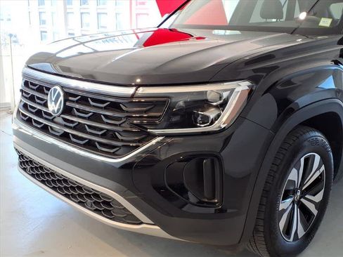 Certified 2024 Volkswagen Atlas Cross Sport SE FWD image 7