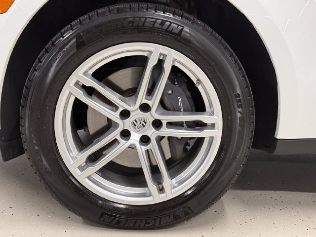 Certified 2026 Porsche Macan AWD/4WD image 10