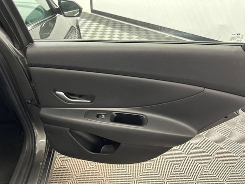 Used 2024 Hyundai Elantra Limited FWD image 17