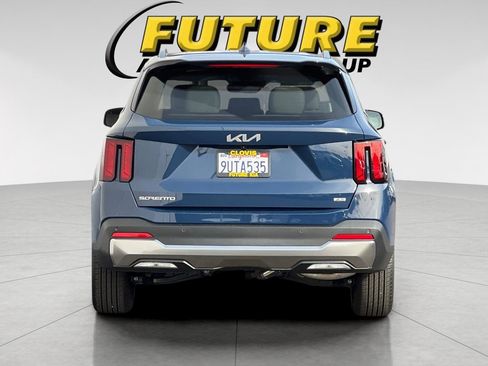 Certified 2025 Kia Sorento S image 5