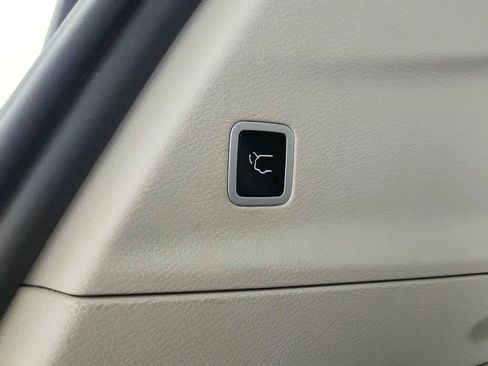 Used 2024 Chrysler Pacifica Touring-L FWD image 29