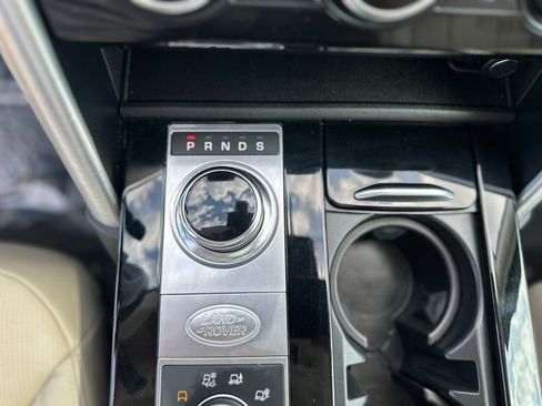 Used 2020 Land Rover Discovery HSE image 33