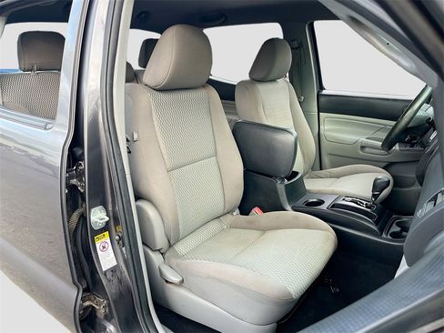 Used 2014 Toyota Tacoma Base image 24