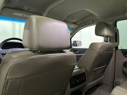 Used 2020 Chevrolet Suburban LT w/ Luxury Package RWD image 52
