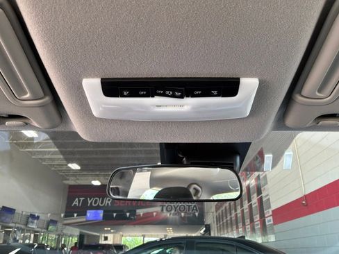 Used 2025 Nissan Versa SV FWD image 14