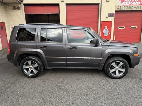 Used 2017 Jeep Patriot High Altitude AWD/4WD image 7