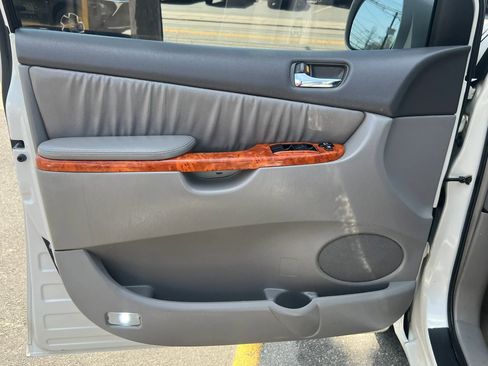 Used 2008 Toyota Sienna XLE Limited FWD image 12