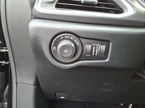 New 2026 Chrysler Pacifica Select image 16