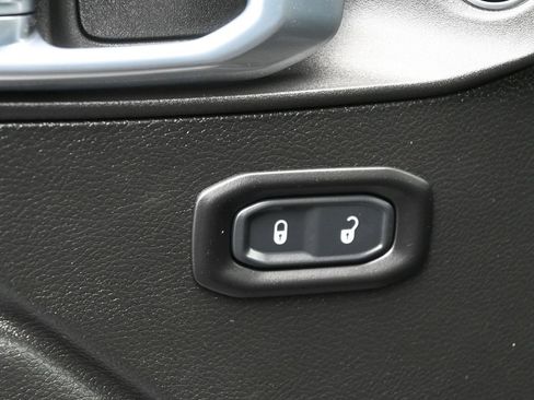 Used 2021 Jeep Gladiator Sport image 11