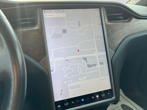 Used 2018 Tesla Model X 75D AWD/4WD image 21