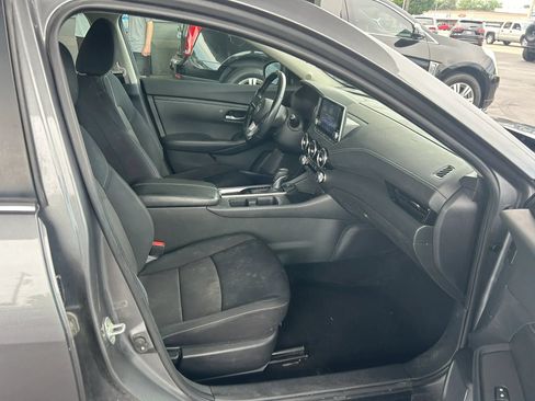 Used 2022 Nissan Sentra SV w/ Trunk Package FWD image 5