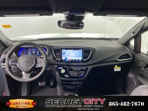 New 2026 Chrysler Pacifica Select image 30