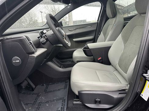 New 2025 Volvo EX30 Plus w/ Protection Package Premier image 19