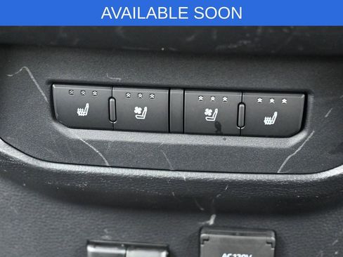 Used 2025 Toyota Tundra Platinum image 33