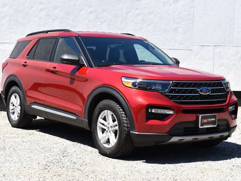 Used 2020 Ford Explorer XLT w/ Equipment Group 202A AWD/4WD image 39