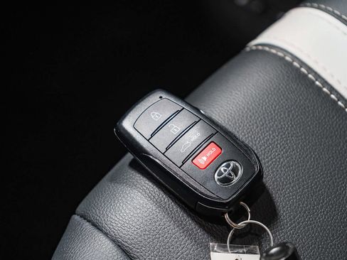 Used 2026 Toyota Camry SE image 31