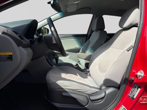 Used 2013 Hyundai Accent GS FWD image 10