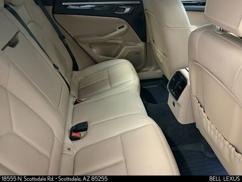 Used 2022 Porsche Macan AWD/4WD image 23