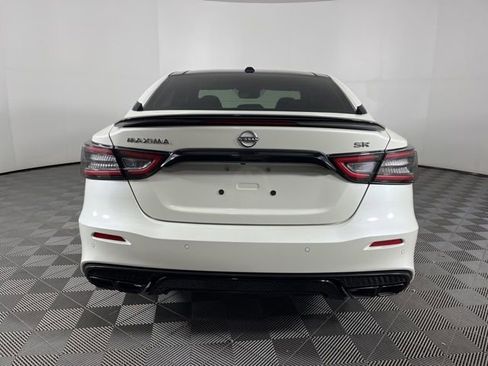 Used 2023 Nissan Maxima SR w/ Sport Mat Group FWD image 10