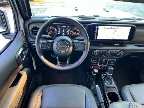 Used 2026 Jeep Gladiator Mojave AWD/4WD image 27