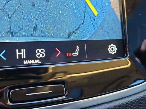 Used 2023 Volvo XC90 B6 Plus w/ Protection Package image 21