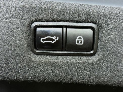 Used 2022 Genesis G90 3.3T Premium AWD/4WD image 31