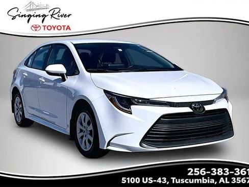 Used 2025 Toyota Corolla LE image 1