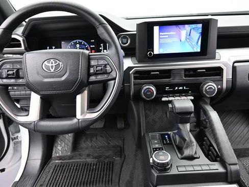 Used 2025 Toyota 4Runner SR5 AWD/4WD image 14