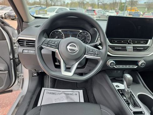 Used 2025 Nissan Altima 2.5 SV w/ SV Special Edition Package AWD/4WD image 13