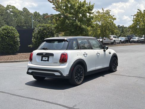 Used 2024 MINI Cooper 4-Door Hardtop FWD image 3