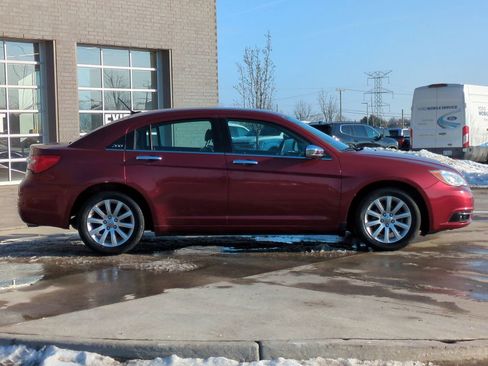 Used 2013 Chrysler 200 Limited image 9