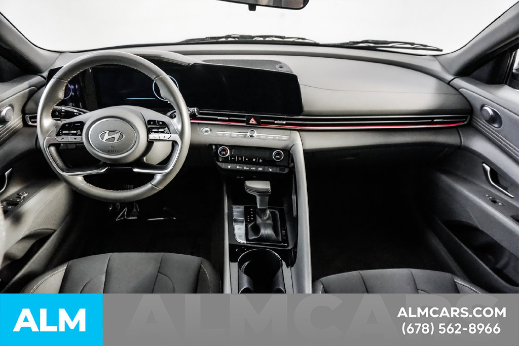 Used 2025 Hyundai Elantra SEL FWD image 19