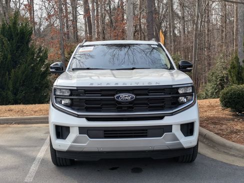 Certified 2025 Ford Expedition Platinum w/ Driver's Package image 7