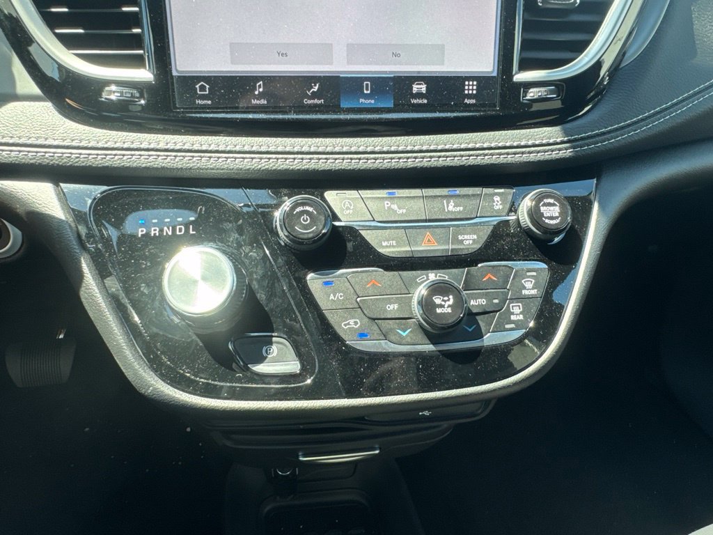 New 2027 Chrysler Pacifica Select FWD image 38