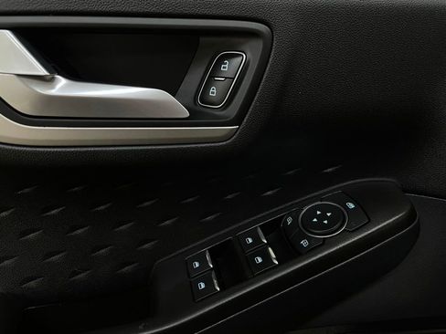 Used 2020 Ford Escape SE image 23