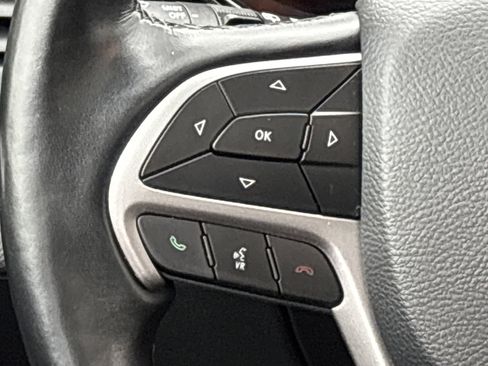 Used 2020 Jeep Grand Cherokee High Altitude RWD image 23