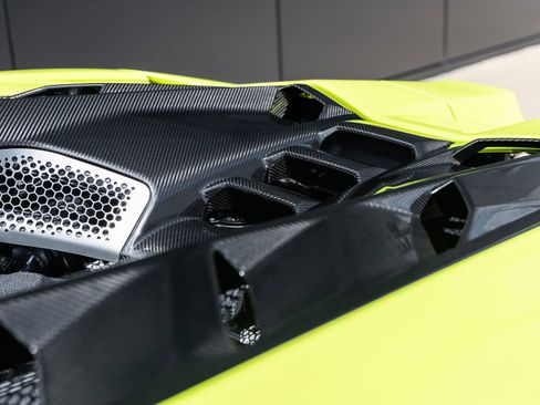 Used 2025 Lamborghini Revuelto AWD/4WD image 22