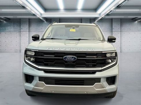 Used 2025 Ford Expedition Max Platinum w/ Driver's Package AWD/4WD image 2