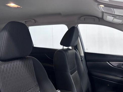 Used 2018 Nissan Rogue S AWD/4WD image 19