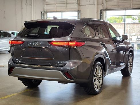 Used 2022 Toyota Highlander Platinum AWD/4WD image 8