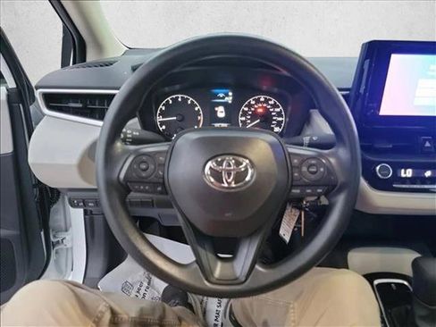 Used 2025 Toyota Corolla LE FWD image 18