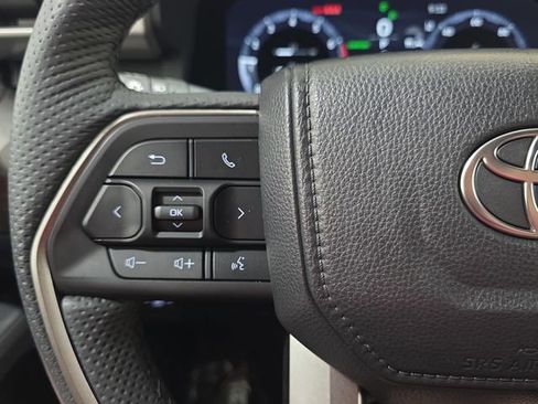 Certified 2025 Toyota Tacoma Limited AWD/4WD image 13