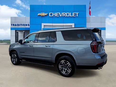 Used 2025 Chevrolet Suburban Z71 AWD/4WD image 7