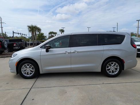 New 2026 Chrysler Pacifica Select FWD image 7