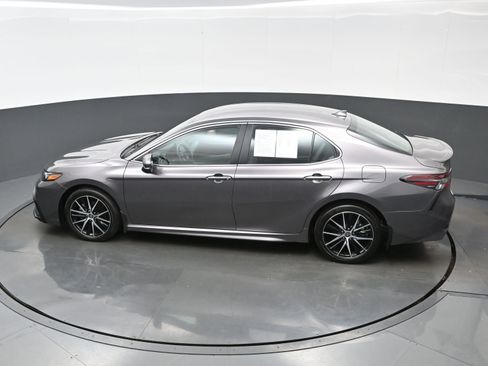 Used 2024 Toyota Camry SE image 36