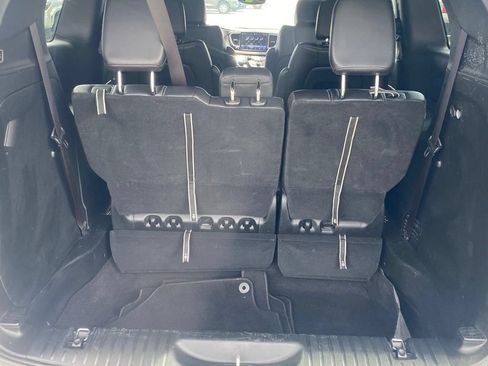 Used 2025 Chrysler Pacifica Select FWD image 12