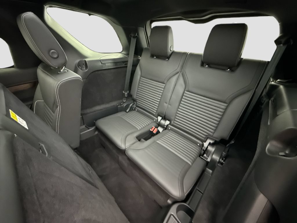 Used 2024 Land Rover Discovery Dynamic SE AWD/4WD image 22