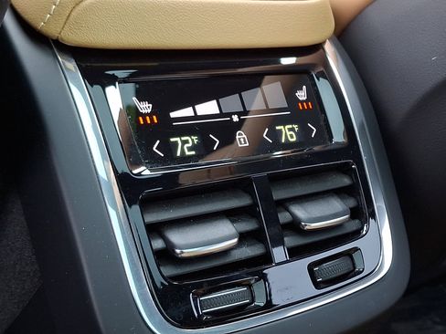 Used 2023 Volvo XC60 B5 Ultimate w/ Climate Package image 11